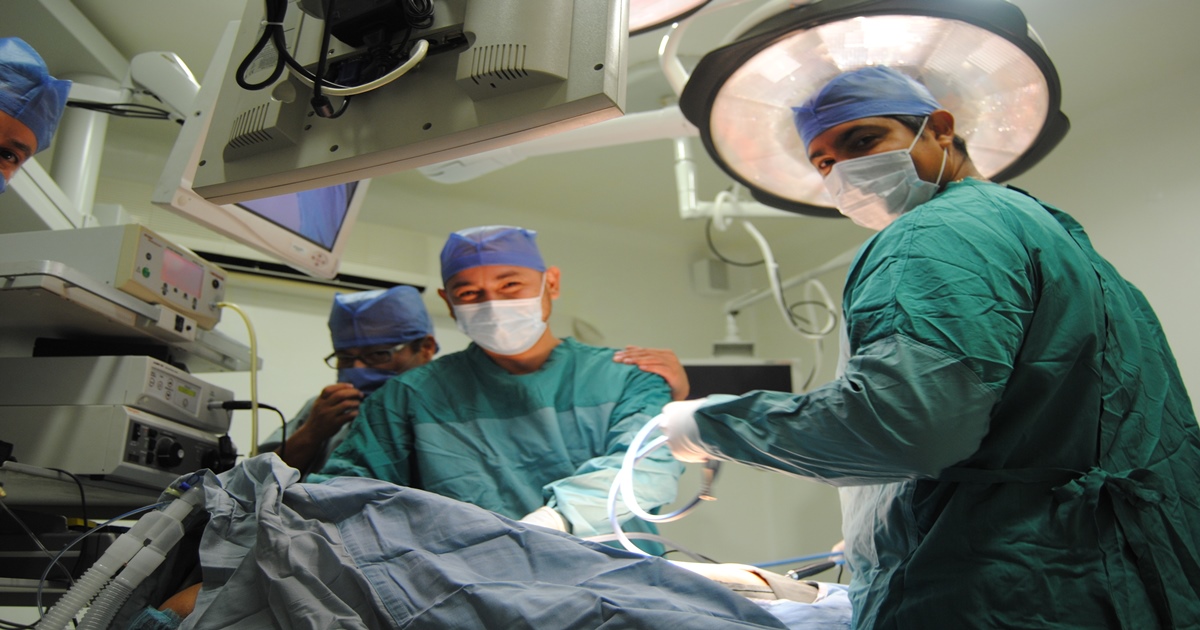 The Reason Why Surgeons wear Green and Blue Scrubs PubShares